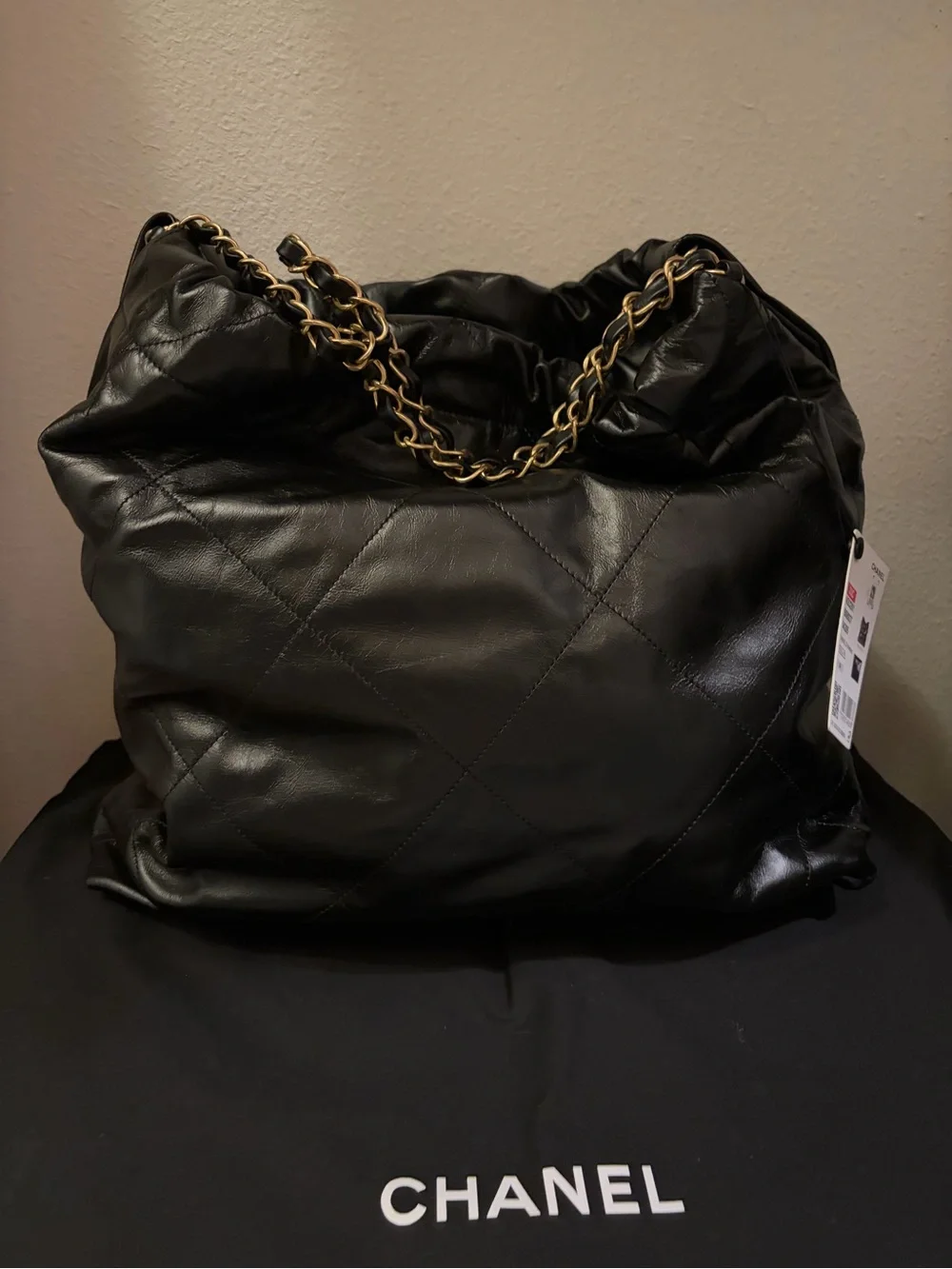 CHANEL 22 Black Quilted Calfskin handbag